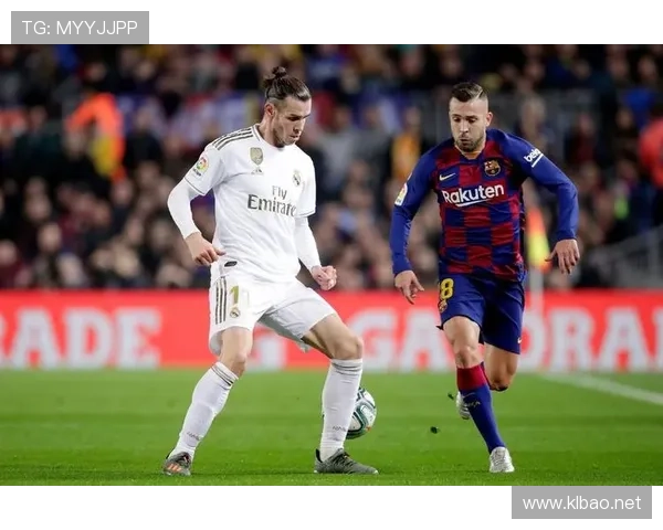 萨卡 vs 巴尔科拉:边路进攻潜力与成长轨迹对比 萨卡 vs 巴尔科拉:边路进攻潜力与成长轨迹对比