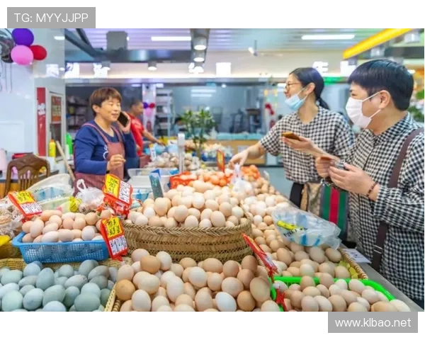 刚刷到傅海峰在菜市场挑茄子，那架势比看拍卖会还专业