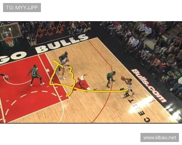 加内特利用挡拆拉开空间提升球队防守转换效率